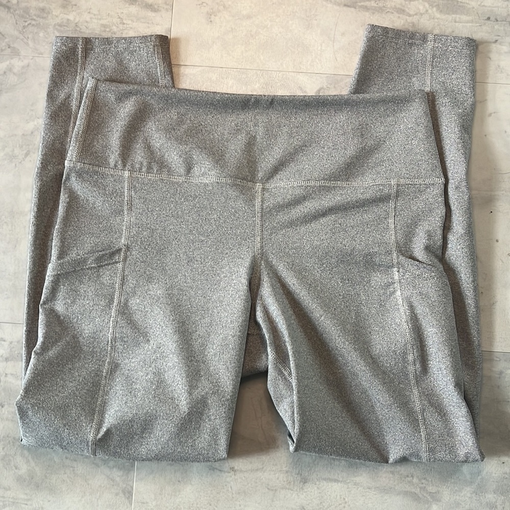 Banana Republic Athletic leggings / side pockets Light Grey NWOT Size L